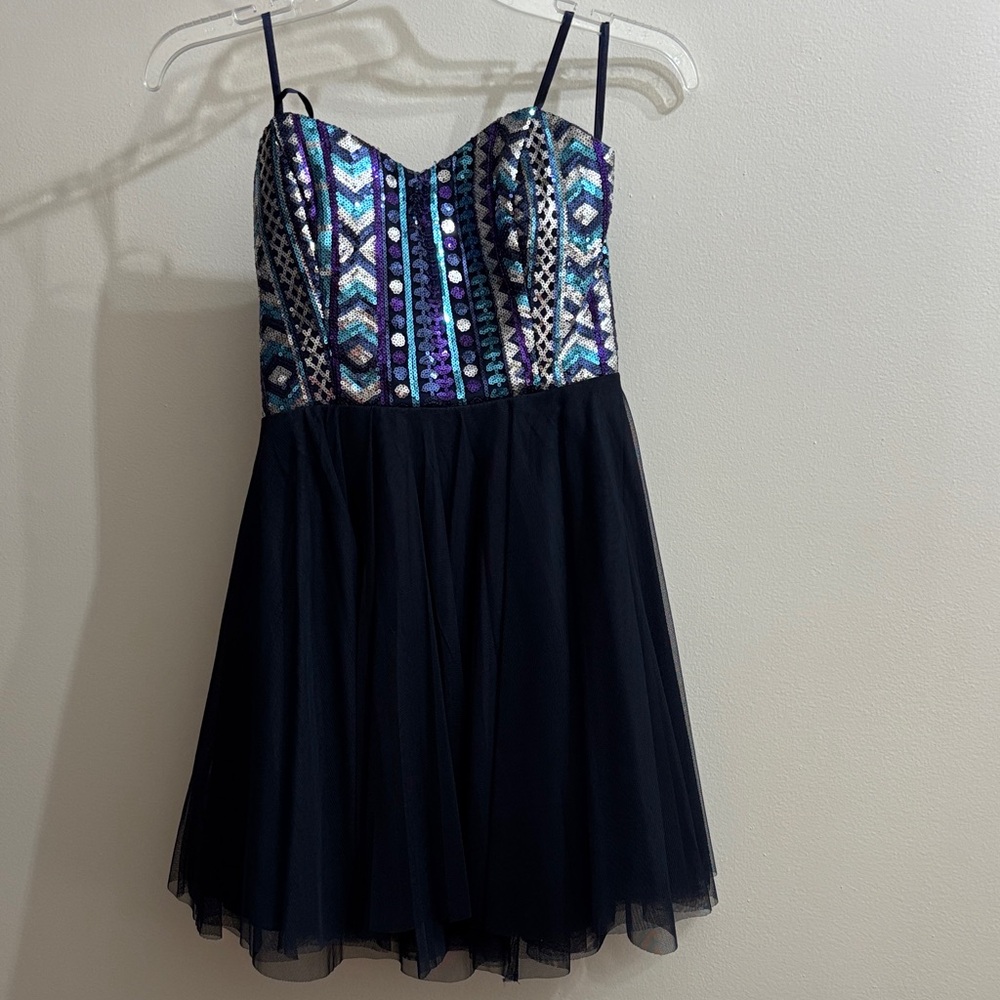 Chic Strapless Dress with Sequin Bodice